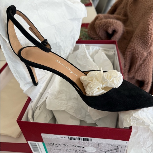 Salvatore Ferragamo Black Suede Iman 70 pump - Picture 3 of 6
